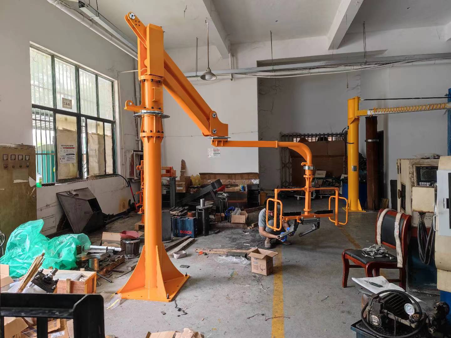 自立式助力機械手